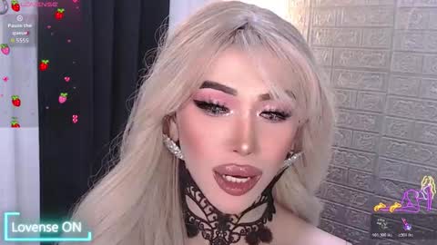 Snapshot of valentina_goddess_tsxxx chatting on November 25, 3:56 pm Amanda online show from November 25, 3:56 pm