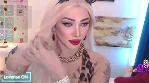 Snapshot of valentina_goddess_tsxxx chatting on December 4, 7:11 pm Amanda online show from December 4, 7:11 pm