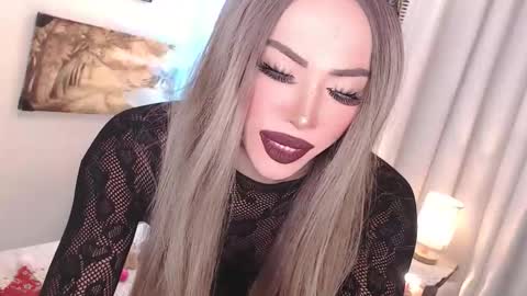 Snapshot of valentina_goddess_tsxxx chatting on December 15, 8:13 pm Amanda online show from December 15, 8:13 pm