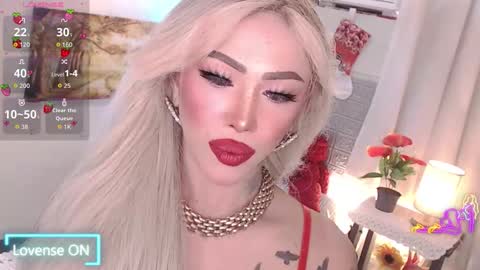Snapshot of valentina_goddess_tsxxx chatting on December 17, 12:27 am Amanda online show from December 17, 12:27 am