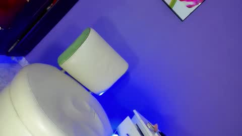 Snapshot of valentina_horny777 chatting on December 19, 1:01 am valentina_horny777 online show from December 19, 1:01 am
