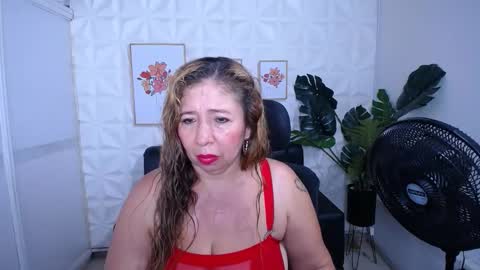 Snapshot of valentina_mature chatting on February 16, 7:43 pm Valentina online show from February 16, 7:43 pm