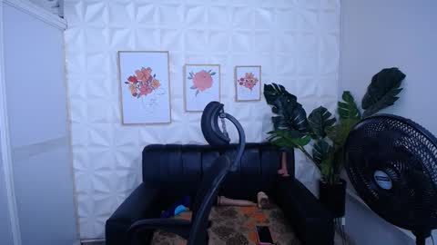 Snapshot of valentina_mature chatting on February 21, 3:51 am Valentina online show from February 21, 3:51 am