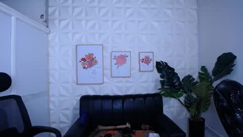 Snapshot of valentina_mature chatting on February 21, 11:39 pm Valentina online show from February 21, 11:39 pm