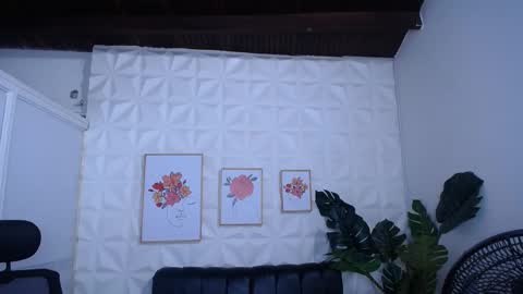 Snapshot of valentina_mature chatting on February 23, 9:45 pm Valentina online show from February 23, 9:45 pm