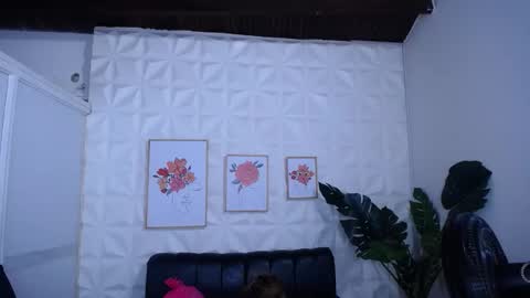 Snapshot of valentina_mature chatting on February 25, 8:51 pm Valentina online show from February 25, 8:51 pm