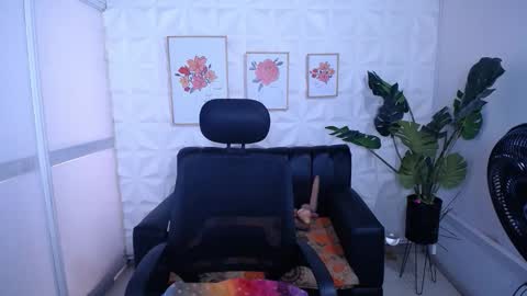 Snapshot of valentina_mature chatting on March 9, 7:29 pm Valentina online show from March 9, 7:29 pm