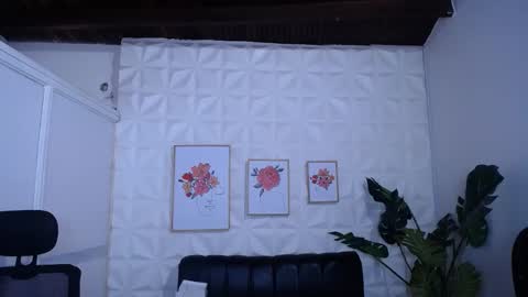 Snapshot of valentina_mature chatting on March 11, 6:25 pm Valentina online show from March 11, 6:25 pm