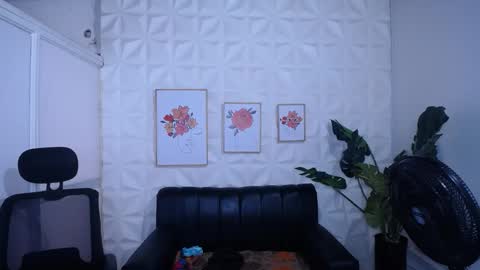 Snapshot of valentina_mature chatting on March 12, 8:59 pm Valentina online show from March 12, 8:59 pm