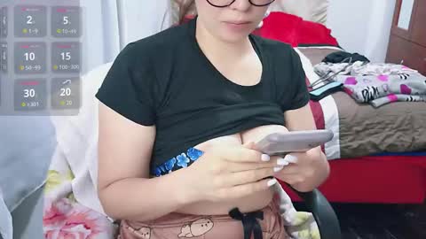 Snapshot of valentina_nappi96 chatting on March 10, 1:21 am VALE online show from March 10, 1:21 am