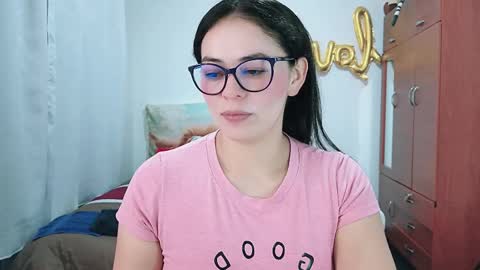 Snapshot of valentina_nappi96 chatting on March 12, 12:06 am VALE online show from March 12, 12:06 am