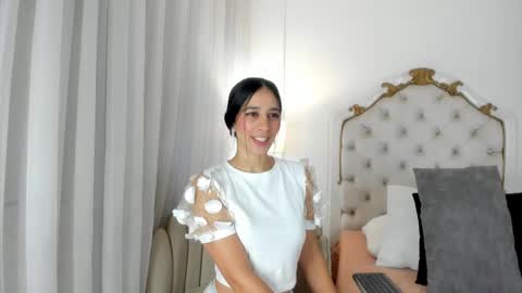 Snapshot of valentina_ross_ chatting on March 1, 11:50 am Valentina online show from March 1, 11:50 am