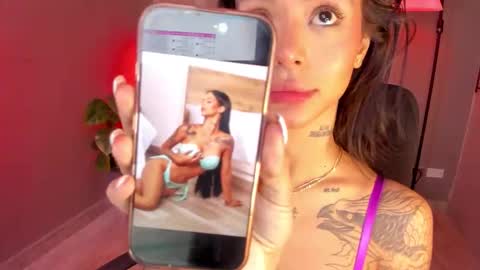 Snapshot of valentina_vegaa chatting on February 26, 3:33 pm Val online show from February 26, 3:33 pm