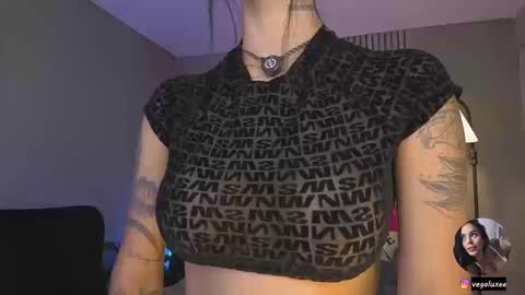 Snapshot of valentina_vegaa chatting on March 21, 3:26 pm Val online show from March 21, 3:26 pm