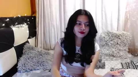 Snapshot of valentinasmith18 chatting on April 21, 1:42 am valentinasmith18 online show from April 21, 1:42 am