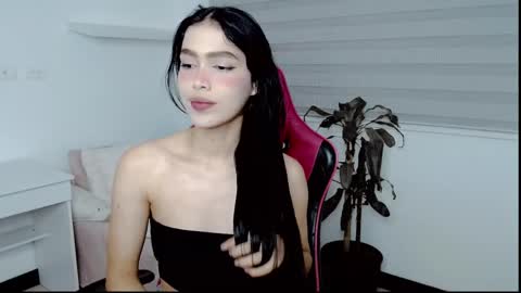Valentina  online show from May 13, 4:43 am