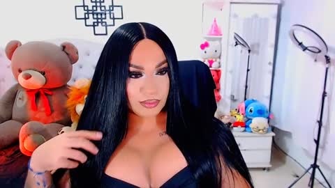 Snapshot of valentinaxqueen chatting on December 5, 2:42 am online show from December 5, 2:42 am