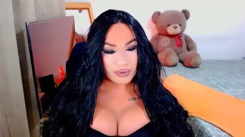 Snapshot of valentinaxqueen chatting on December 17, 11:49 pm online show from December 17, 11:49 pm