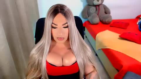 Snapshot of valentinaxqueen chatting on March 1, 11:15 pm online show from March 1, 11:15 pm