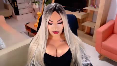 Snapshot of valentinaxqueen chatting on March 9, 11:03 pm online show from March 9, 11:03 pm