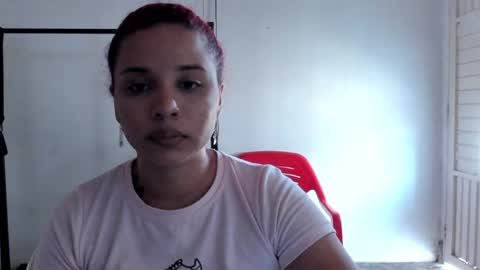 Snapshot of valentinna_5 chatting on January 25, 6:46 pm Danielle Please help me to reach 300 thumbs up online show from January 25, 6:46 pm