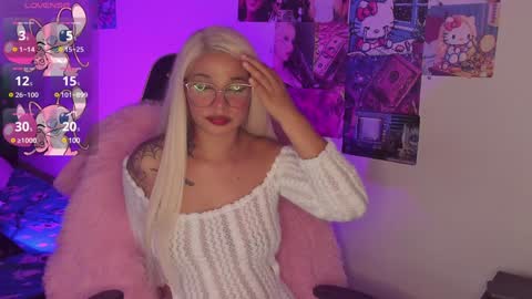 Snapshot of valentinna_5 chatting on February 5, 10:01 pm Danielle Please help me to reach 300 thumbs up online show from February 5, 10:01 pm