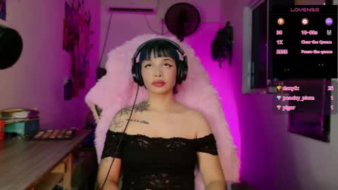 Danielle  Please help me to reach 300 thumbs up online show from December 18, 8:31 am