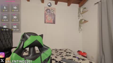 valentino online show from October 16, 1:06 am