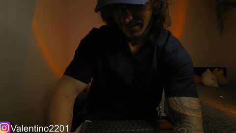 Snapshot of valentino_2201 chatting on April 3, 1:58 am Valentino - 15 OFF valentino2201 online show from April 3, 1:58 am