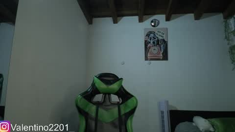 Snapshot of valentino_2201 chatting on April 7, 2:34 am Valentino - 15 OFF valentino2201 online show from April 7, 2:34 am