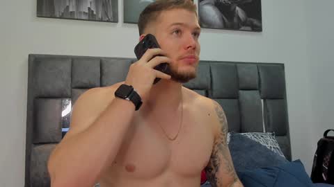 Snapshot of valentino_ferrari28 chatting on December 10, 12:17 am Valentino Ferrari online show from December 10, 12:17 am
