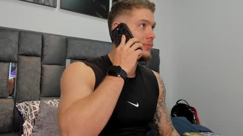 Snapshot of valentino_ferrari28 chatting on December 14, 5:07 am Valentino Ferrari online show from December 14, 5:07 am