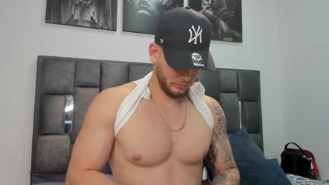 Snapshot of valentino_ferrari28 chatting on December 19, 1:39 am Valentino Ferrari online show from December 19, 1:39 am