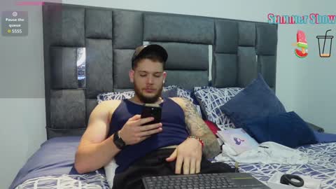 Snapshot of valentino_ferrari28 chatting on January 24, 3:43 am Valentino Ferrari online show from January 24, 3:43 am