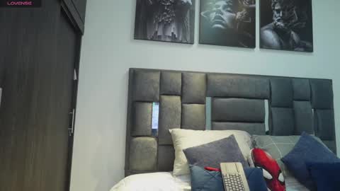 Snapshot of valentino_ferrari28 chatting on February 15, 9:37 pm Valentino Ferrari online show from February 15, 9:37 pm