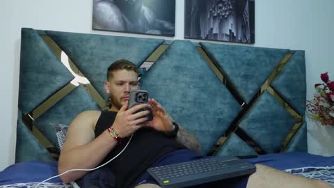Snapshot of valentino_ferrari28 chatting on October 1, 1:44 am Valentino Ferrari online show from October 1, 1:44 am
