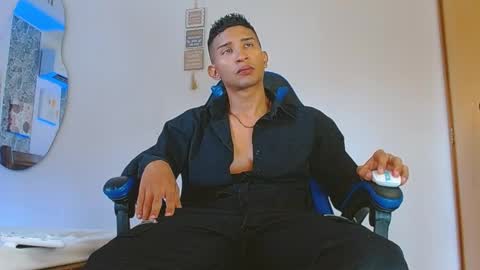 Mistery Guy online show from November 21, 6:39 pm