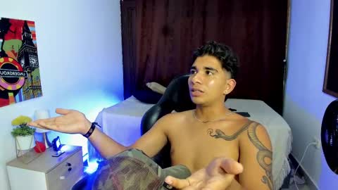 VALENTINO MOURA online show from March 10, 6:01 pm