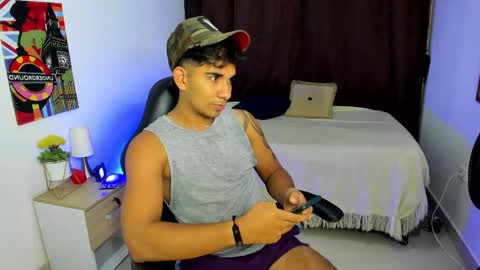 VALENTINO MOURA online show from March 11, 12:17 pm