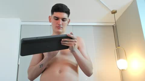 Snapshot of valentinocerati chatting on December 3, 3:20 am ValentinoCerati online show from December 3, 3:20 am