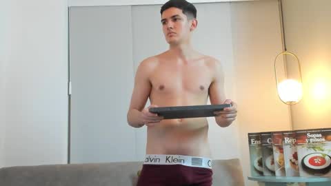 Snapshot of valentinocerati chatting on December 9, 8:00 am ValentinoCerati online show from December 9, 8:00 am