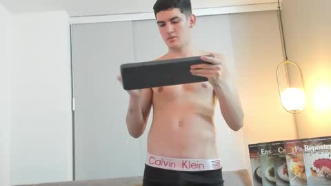 Snapshot of valentinocerati chatting on December 11, 3:13 am ValentinoCerati online show from December 11, 3:13 am