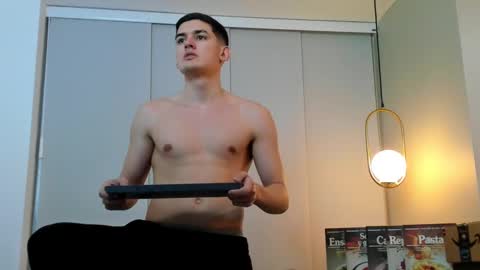 Snapshot of valentinocerati chatting on January 1, 3:13 am ValentinoCerati online show from January 1, 3:13 am