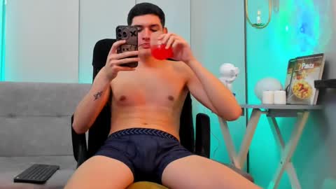 Snapshot of valentinocerati chatting on January 24, 4:27 am ValentinoCerati online show from January 24, 4:27 am