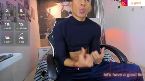 Snapshot of valentinojoss chatting on February 10, 2:21 pm valentino online show from February 10, 2:21 pm