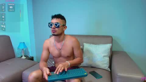 Snapshot of valentinos_ chatting on May 31, 3:08 pm Valentinos online show from May 31, 3:08 pm