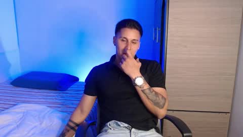 VALENTINO online show from February 25, 11:14 pm