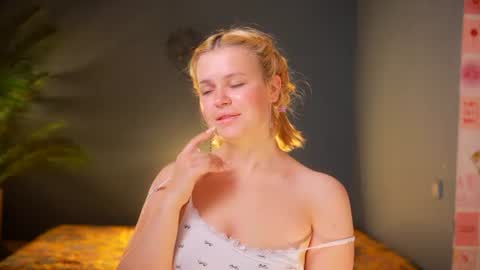 valeri______ online show from June 27, 7:57 am