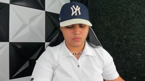 valeri_harpers4 online show from March 21, 4:28 am