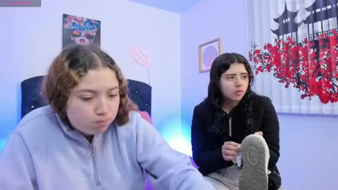 Valeria and Zoe online show from March 30, 1:45 pm